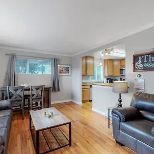 Holiday home 103 Zenobia Upper 2 Bedroom Unit In With 2 King Bed, Denver