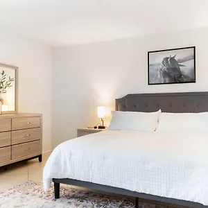 Holiday home Sunnyside Of Life Retreat: Serene 5 Bedroom With Pool Phoenix