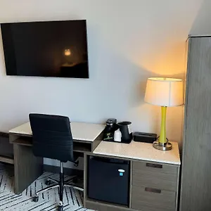 Hotel Super 8 By Wyndham Bronx Near Stadium New York